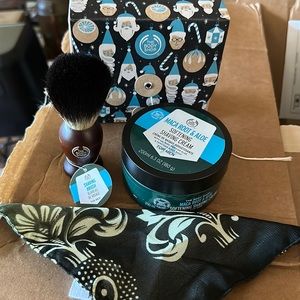 🪒THE BODY SHOP SHAVE SET